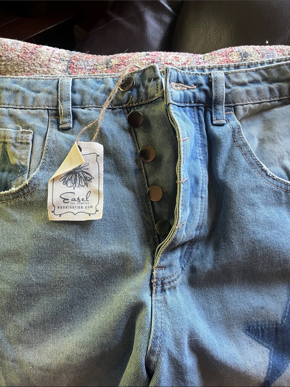 Easel Light Blue Star Leg Jeans: Size Medium - Picture 5 of 10